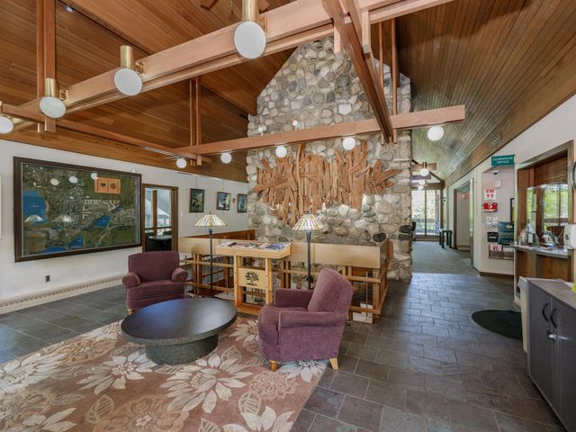 4040 Greenleaf Circle 409, Kalamazoo, MI 49008