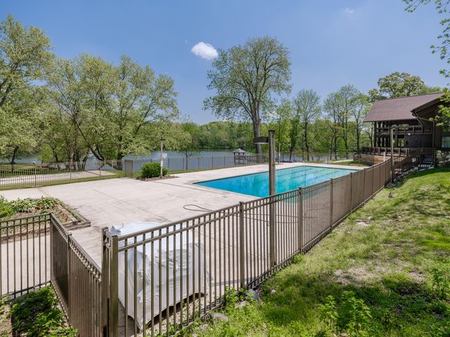 4040 Greenleaf Circle 409, Kalamazoo, MI 49008
