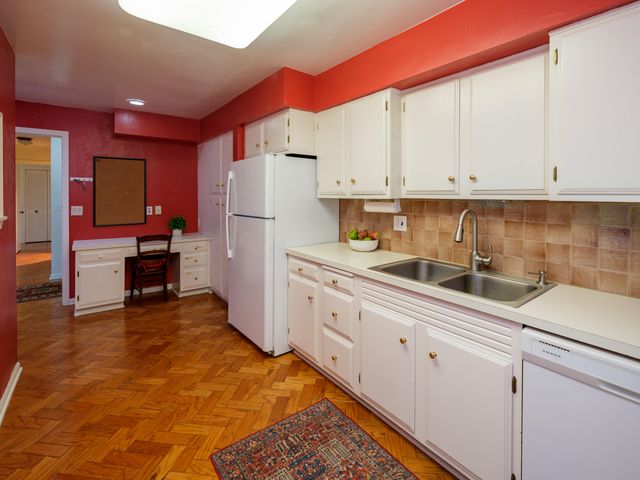 4040 Greenleaf Circle 409, Kalamazoo, MI 49008