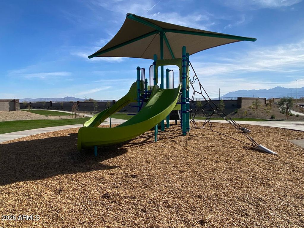 Image 8 of property listing at 9634 W GABY Road, Tolleson, AZ 85353