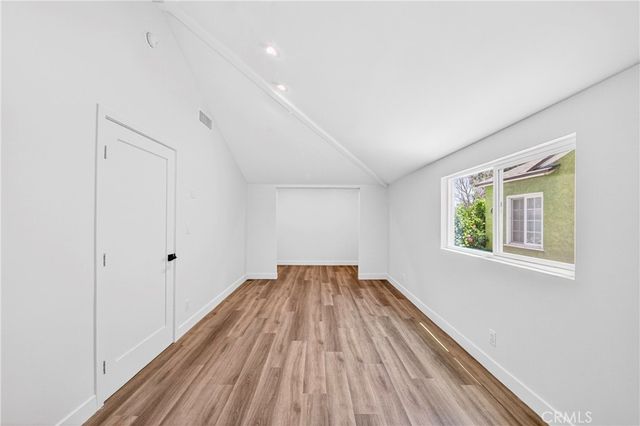 7117 Natick, Van Nuys, CA 91405