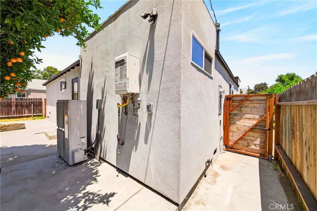 7117 Natick, Van Nuys, CA 91405