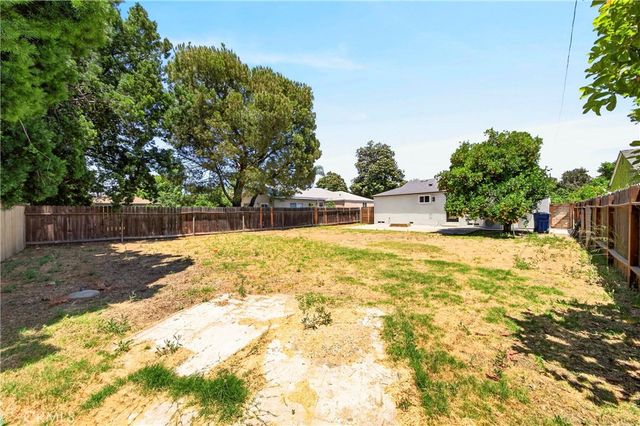 7117 Natick, Van Nuys, CA 91405