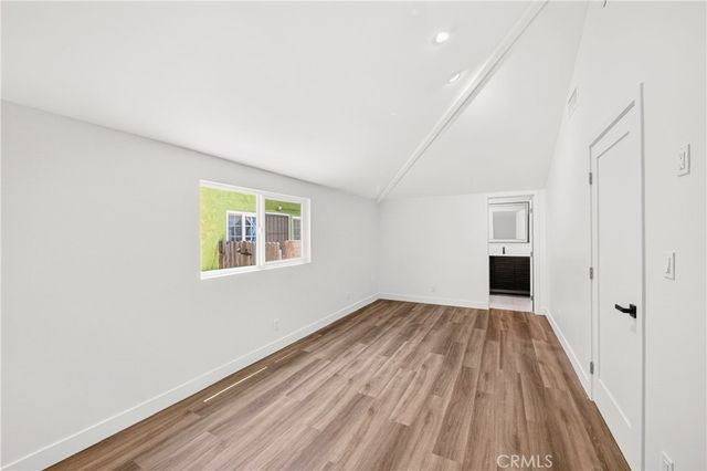 7117 Natick, Van Nuys, CA 91405