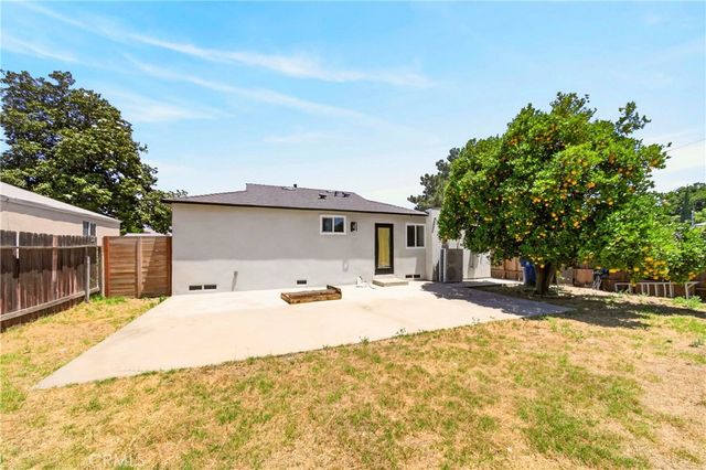 7117 Natick, Van Nuys, CA 91405