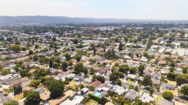 7117 Natick, Van Nuys, CA 91405