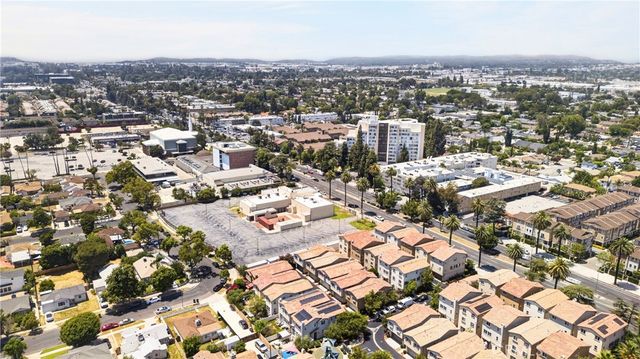7117 Natick, Van Nuys, CA 91405