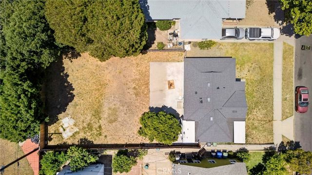 7117 Natick, Van Nuys, CA 91405