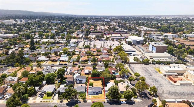 7117 Natick, Van Nuys, CA 91405