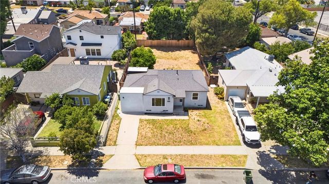 7117 Natick, Van Nuys, CA 91405