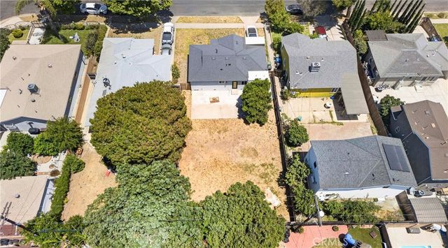 7117 Natick, Van Nuys, CA 91405