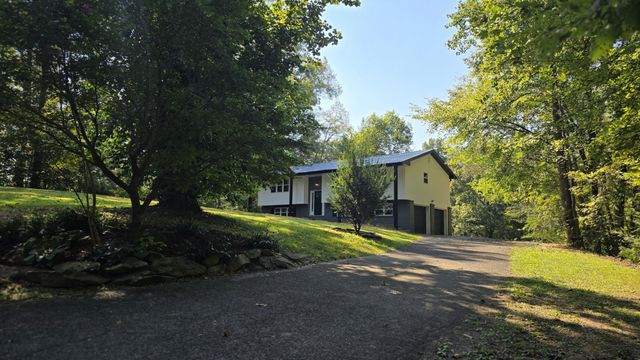 711 Omega Drive, Whitwell, TN 37397