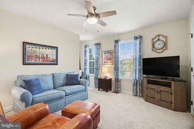 909 COUGAR POINTE CIR, Seven Valleys, PA 17360