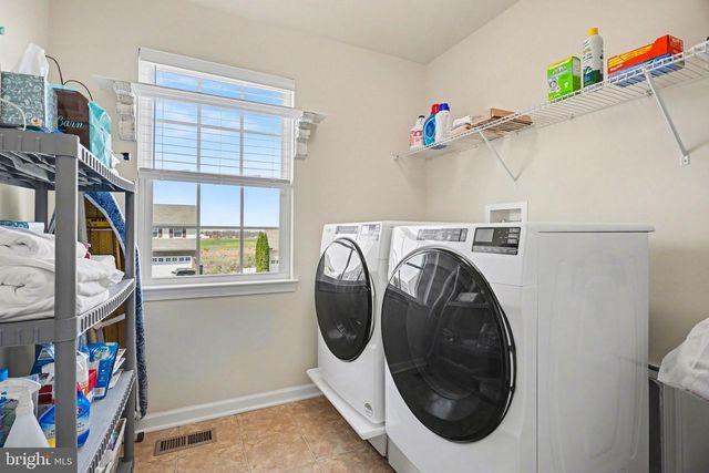 909 COUGAR POINTE CIR, Seven Valleys, PA 17360