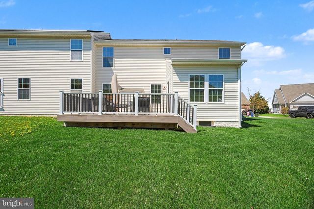 909 COUGAR POINTE CIR, Seven Valleys, PA 17360