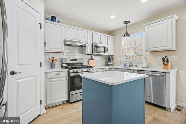 909 COUGAR POINTE CIR, Seven Valleys, PA 17360