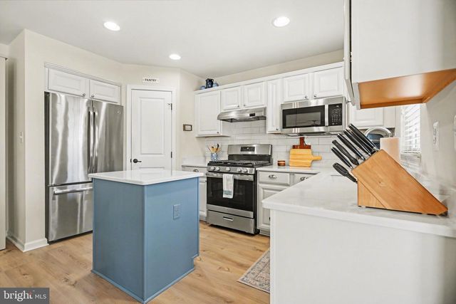 909 COUGAR POINTE CIR, Seven Valleys, PA 17360