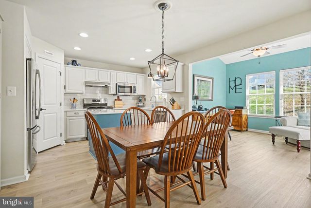 909 COUGAR POINTE CIR, Seven Valleys, PA 17360