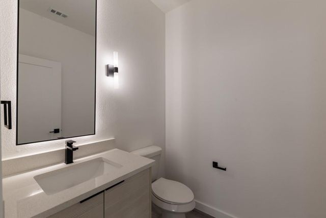 21515A Patton Ave 2, Lago Vista, TX 78645