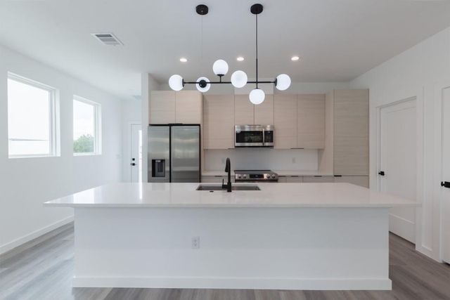 21515A Patton Ave 2, Lago Vista, TX 78645