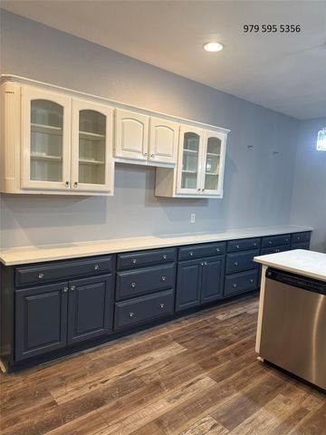 8504 Young LN, Austin, TX 78737