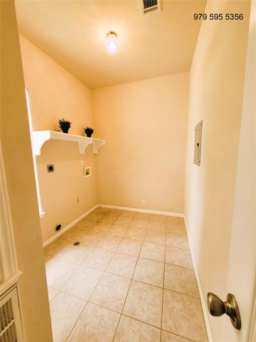 8504 Young LN, Austin, TX 78737