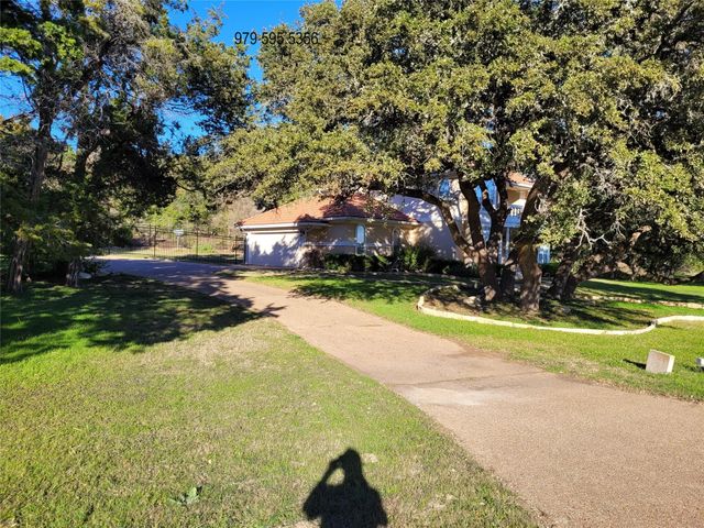 8504 Young LN, Austin, TX 78737