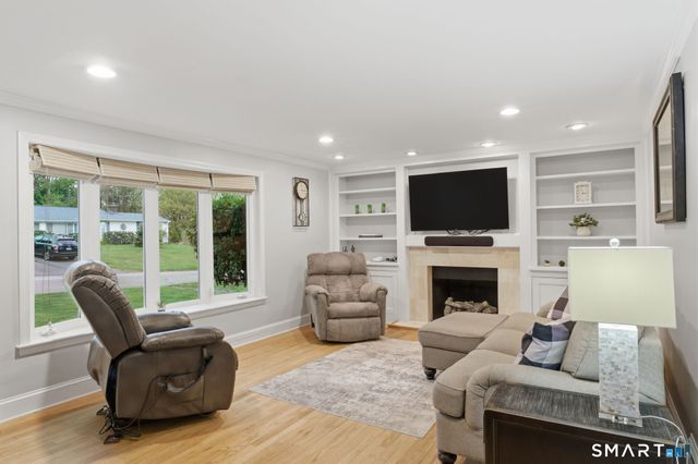 44 Skyline Drive, Waterbury, CT 06706