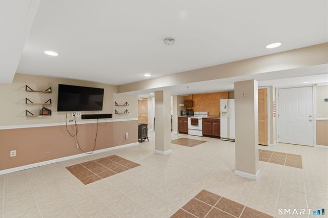 44 Skyline Drive, Waterbury, CT 06706