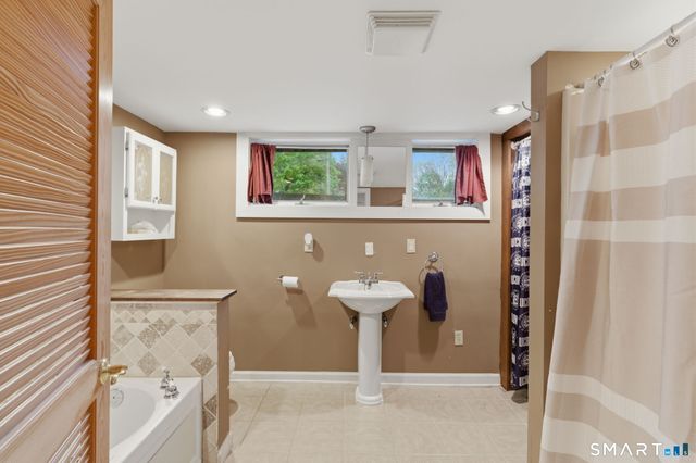44 Skyline Drive, Waterbury, CT 06706