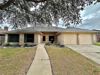 110 Ashford Drive, Victoria, TX 77904
