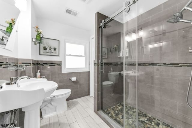 256 Van Buren Ave, Teaneck Twp., NJ 07666