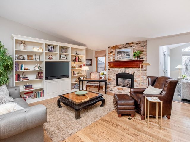 493 Sterling Street S, Maplewood, MN 55119