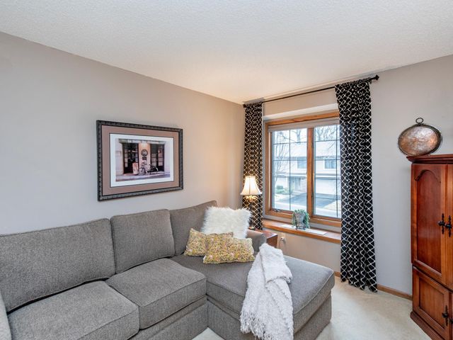 493 Sterling Street S, Maplewood, MN 55119