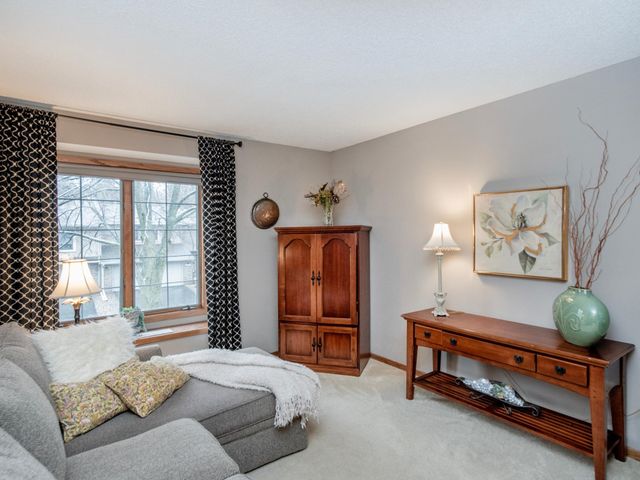 493 Sterling Street S, Maplewood, MN 55119