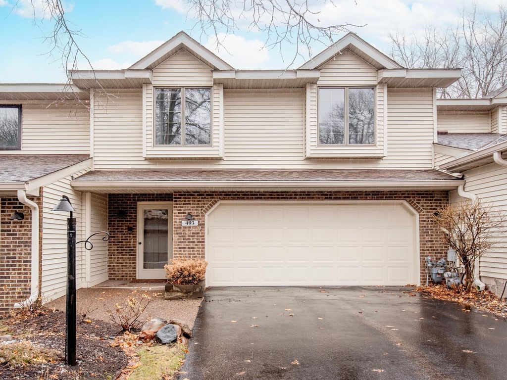 493 Sterling Street S, Maplewood, MN 55119
