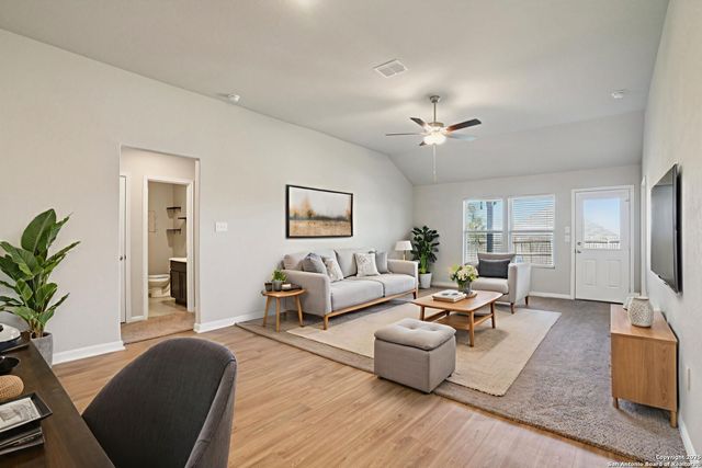 7019 Vista Loop, San Antonio, TX 78233