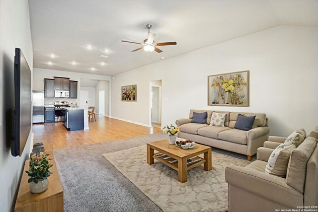 7019 Vista Loop, San Antonio, TX 78233