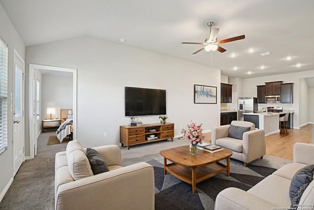 7019 Vista Loop, San Antonio, TX 78233