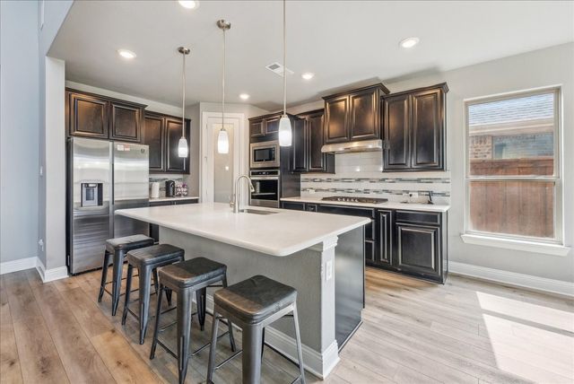 2605 High Bluff Drive, Mansfield, TX 76063