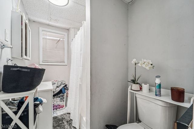 37 Hillman St, Paterson City, NJ 07522