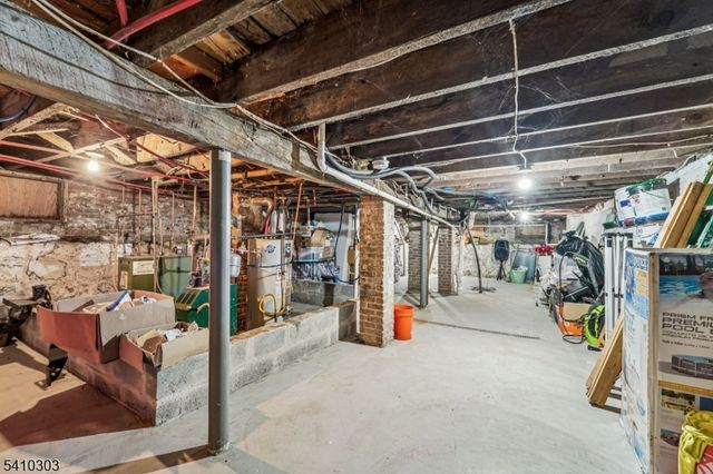 37 Hillman St, Paterson City, NJ 07522