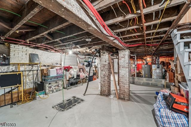 37 Hillman St, Paterson City, NJ 07522