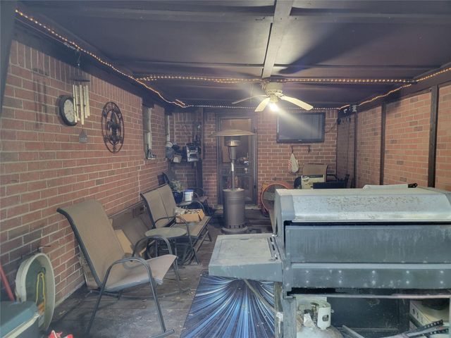 116 N Coffelt Street, Alvin, TX 77511