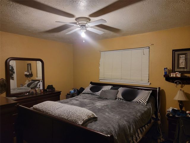 116 N Coffelt Street, Alvin, TX 77511