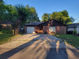 116 N Coffelt Street, Alvin, TX 77511