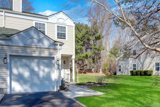 39 Quail Court, Manorville, NY 11949