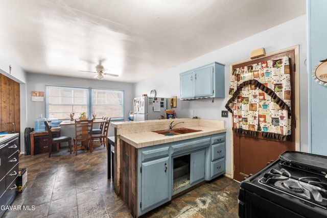 13525 Simshaw Avenue, Sylmar, CA 91342