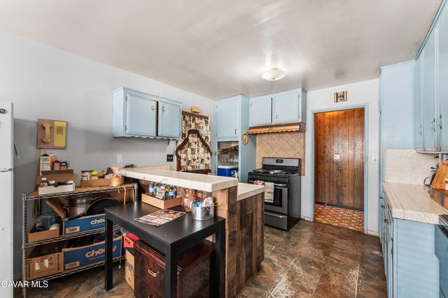 13525 Simshaw Avenue, Sylmar, CA 91342