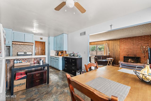 13525 Simshaw Avenue, Sylmar, CA 91342